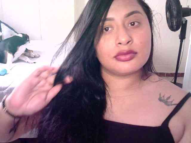 Chloe21 webcam
