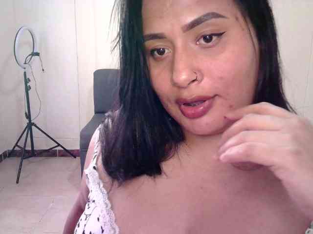 Chloe21 webcam