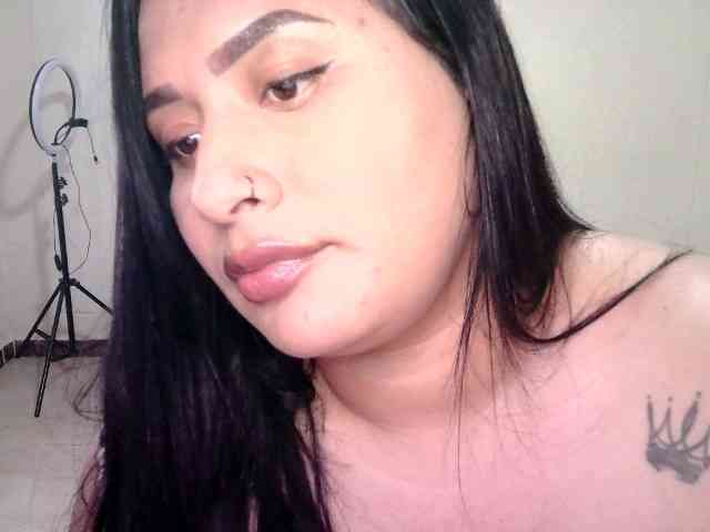 Chloe21 webcam