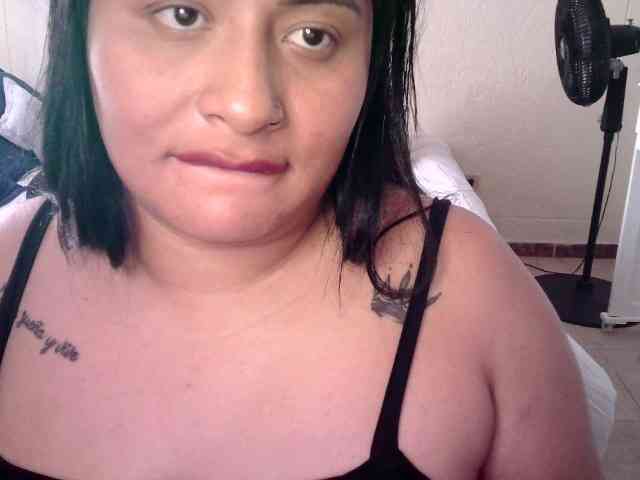 Chloe21 webcam