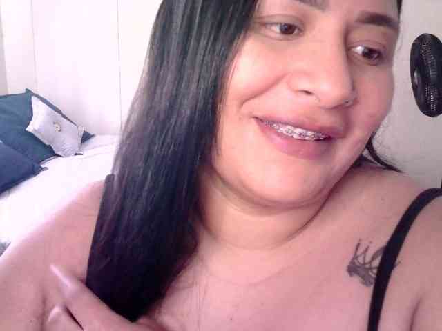 Chloe21 webcam