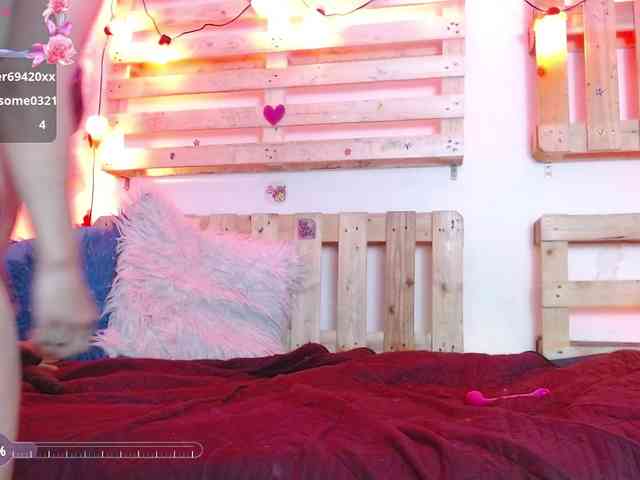Carolineevans webcam
