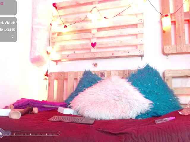 Carolineevans webcam