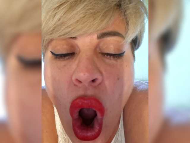 Admire BongaCams's Murr-kitty murr-kitty from BongaCams