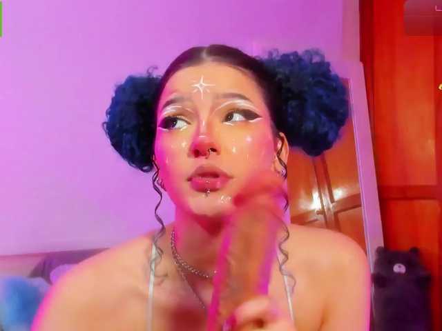 le modèle Bluedarkelf888 est en webcam porno dans un show sur le site bongacams, il possède les tags suivants: Latino/Hispanic,Brunette,Trimmed