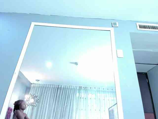 LaylaChisholm webcam