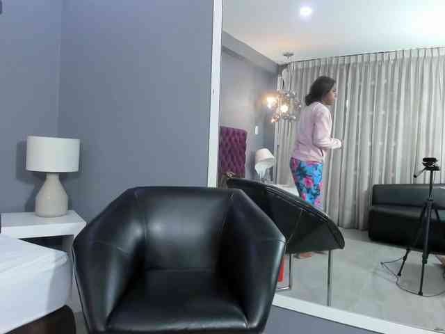LaylaChisholm webcam