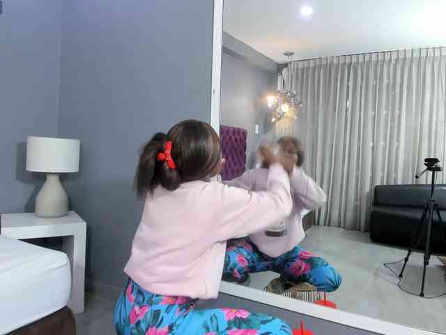 LaylaChisholm webcam