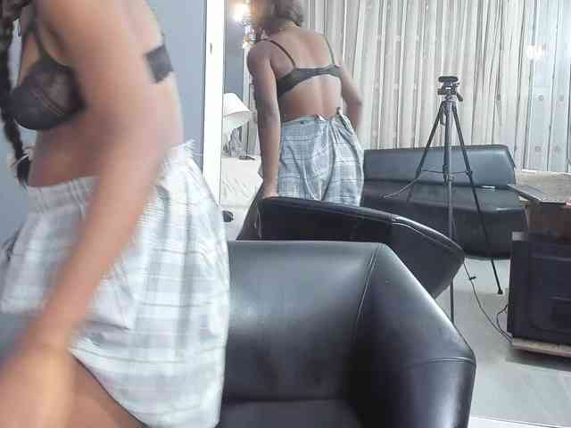 LaylaChisholm webcam