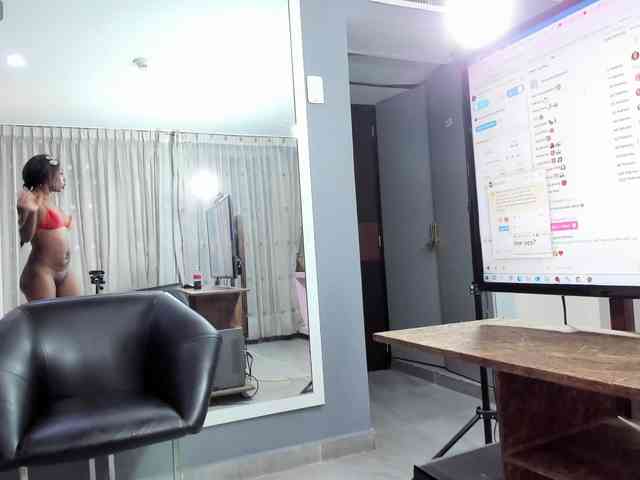 LaylaChisholm webcam