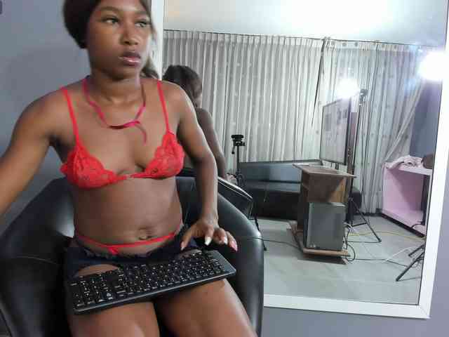 LaylaChisholm webcam