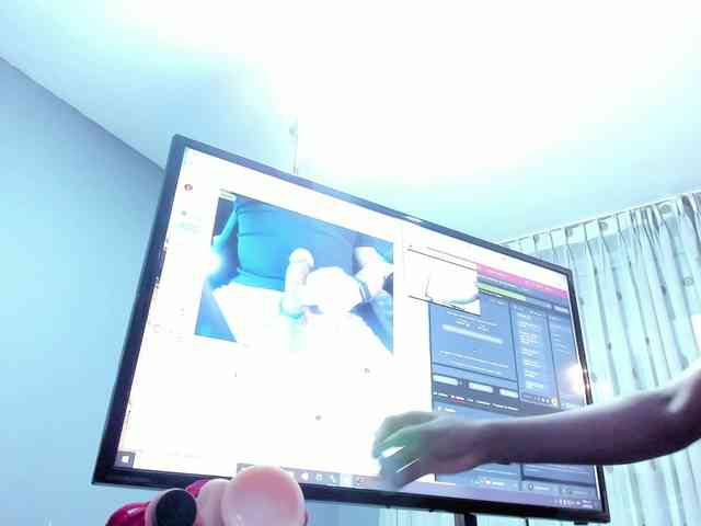 LaylaChisholm Live Webcam on BongaCams
