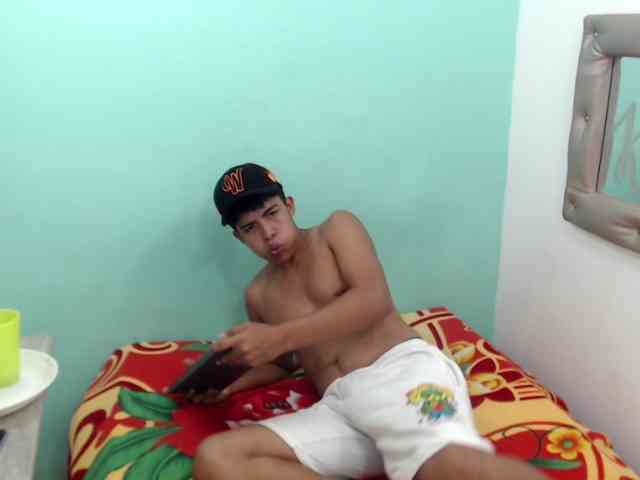 nicofox18 Live Webcam on BongaCams
