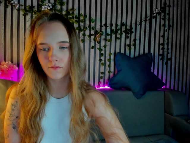 Casey-Sweeet's BongaCams show and profile