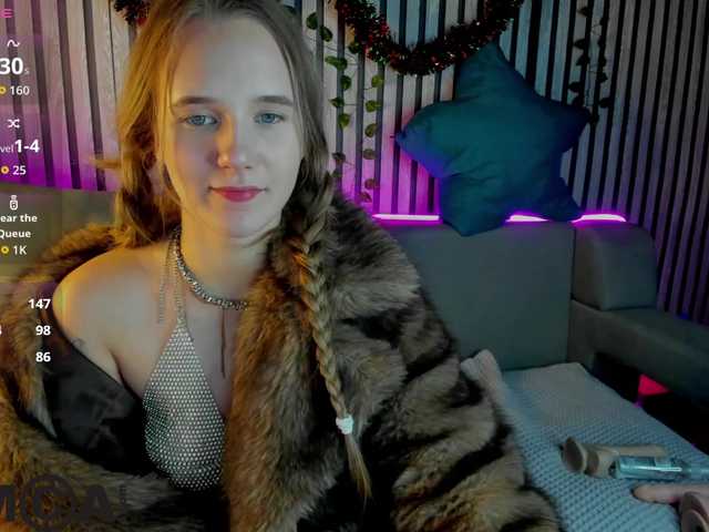 Casey-Sweeet's BongaCams show and profile