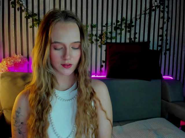 Casey-Sweeet's BongaCams show and profile