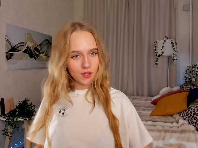 Casey-Sweeet's BongaCams show and profile