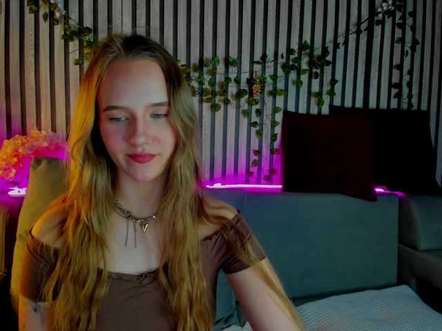 Casey-Sweeet's BongaCams show and profile