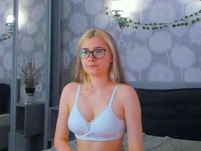 HoupeBeli Live Webcam on BongaCams