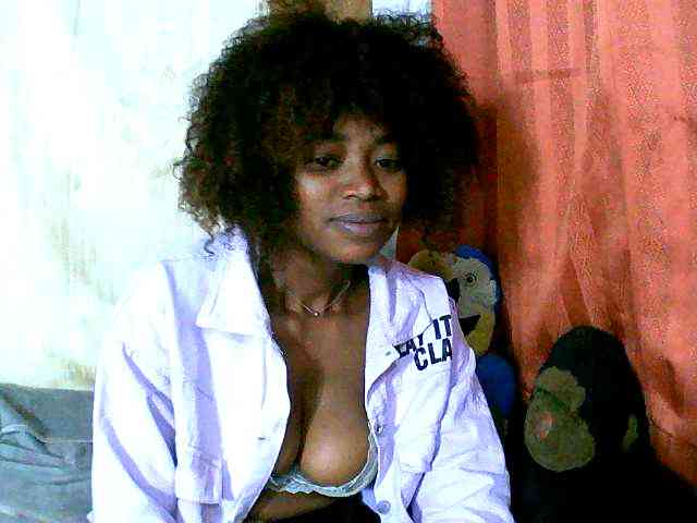 Honoratte Live Webcam on BongaCams