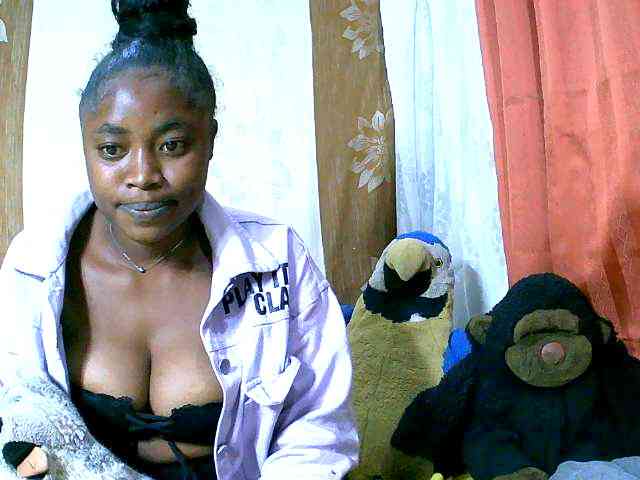 Honoratte Live Webcam on BongaCams