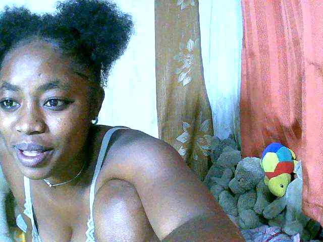 Honoratte Live Webcam on BongaCams