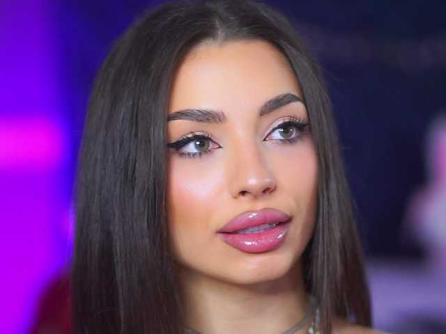 LalaRoze's BongaCams show and profile