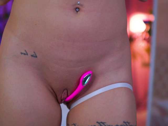 LalaRoze's BongaCams show and profile