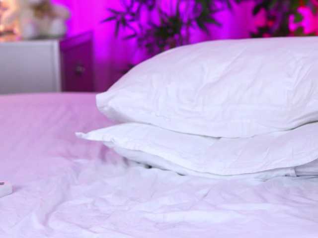 LalaRoze's BongaCams show and profile