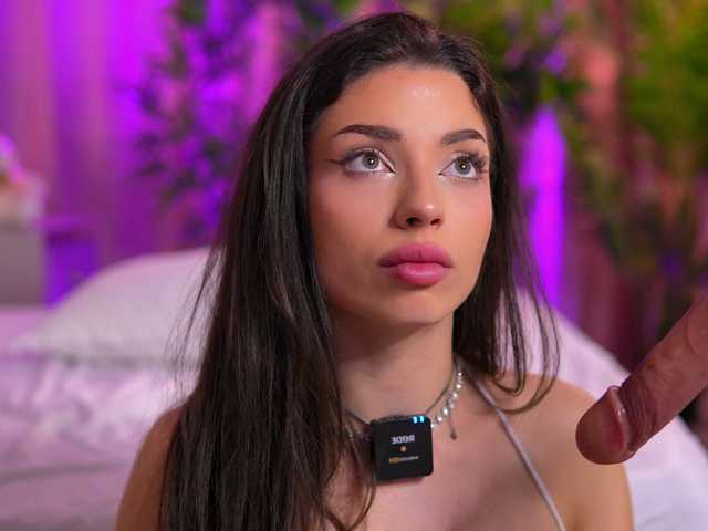 LalaRoze's BongaCams show and profile