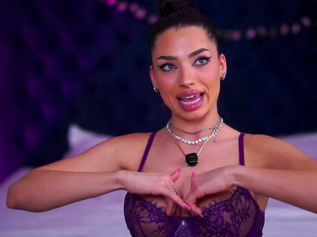 LalaRoze's BongaCams show and profile