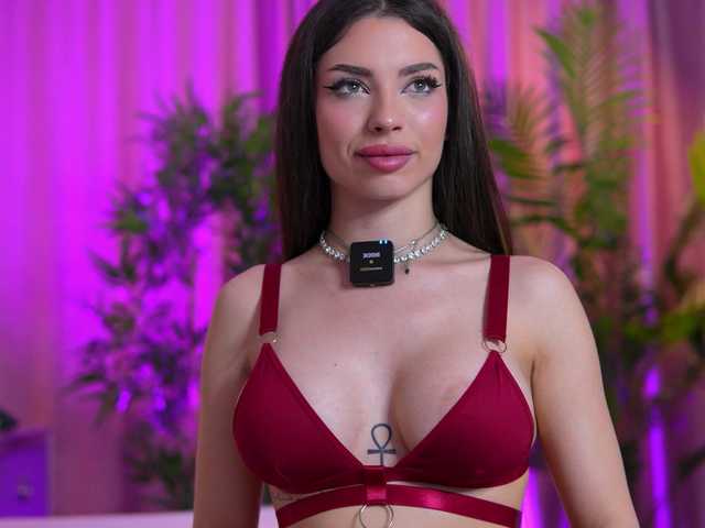 LalaRoze's BongaCams show and profile