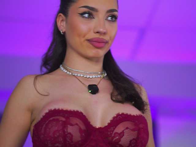 LalaRoze's BongaCams show and profile