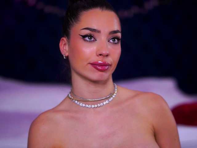 LalaRoze's BongaCams show and profile