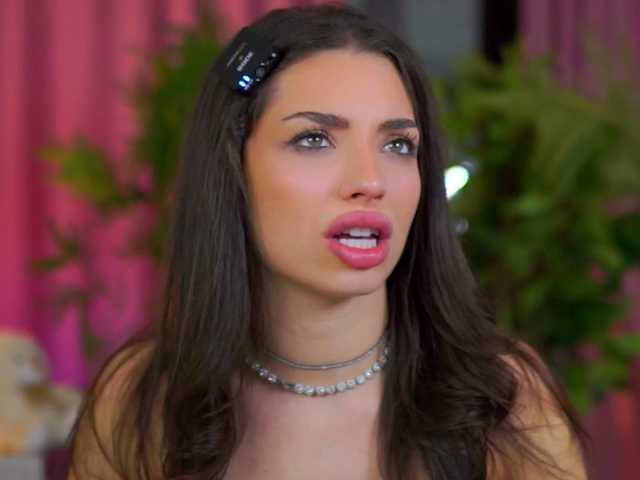 LalaRoze's BongaCams show and profile