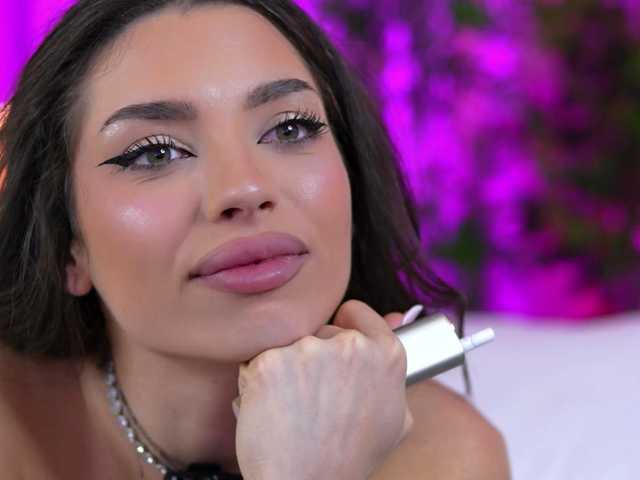 LalaRoze's BongaCams show and profile