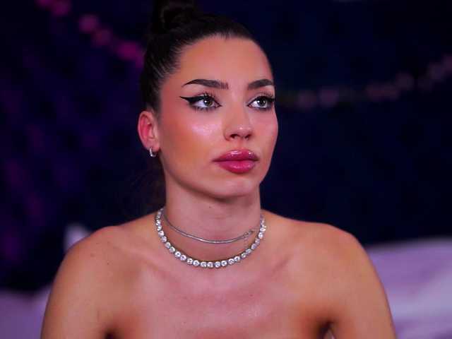 LalaRoze's BongaCams show and profile