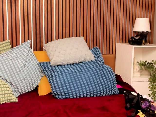 JadeAndVanessa's BongaCams show and profile