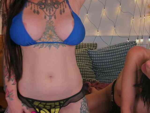 JadeAndVanessa webcam