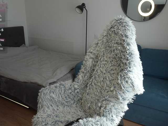 le modèle KristinaMedow est en webcam porno dans un show sur le site bongacams, il possède les tags suivants: White/Caucasian,Brunette,Shaved