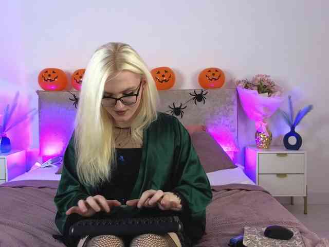 Julesnight Live Webcam on BongaCams