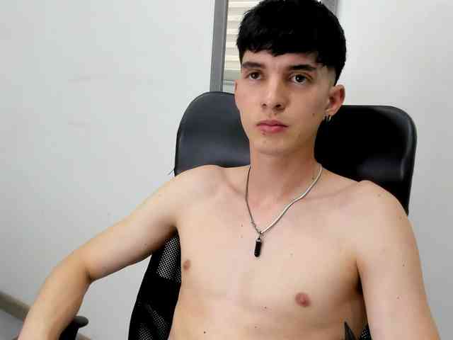 Jheampiero Live Webcam on BongaCams