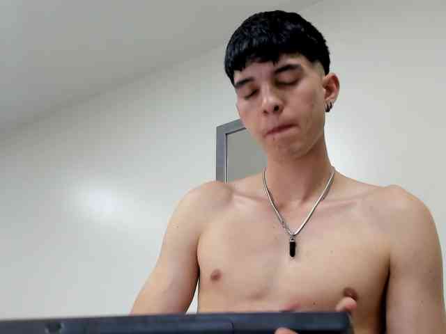 Jheampiero Live Webcam on BongaCams