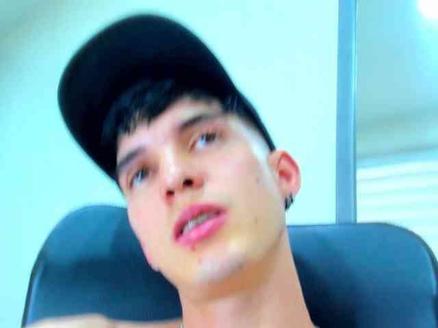 Jheampiero Live Webcam on BongaCams