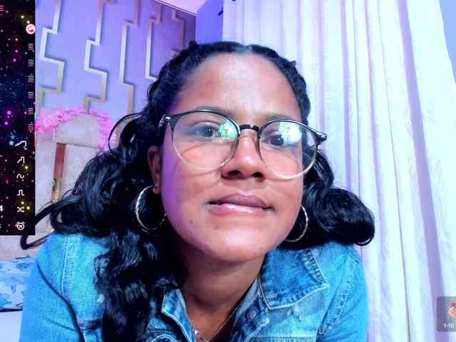 emma-arias Live Webcam on BongaCams