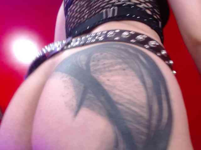 bathoryariax Live Webcam on BongaCams
