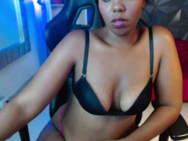 maite-ebony webcam