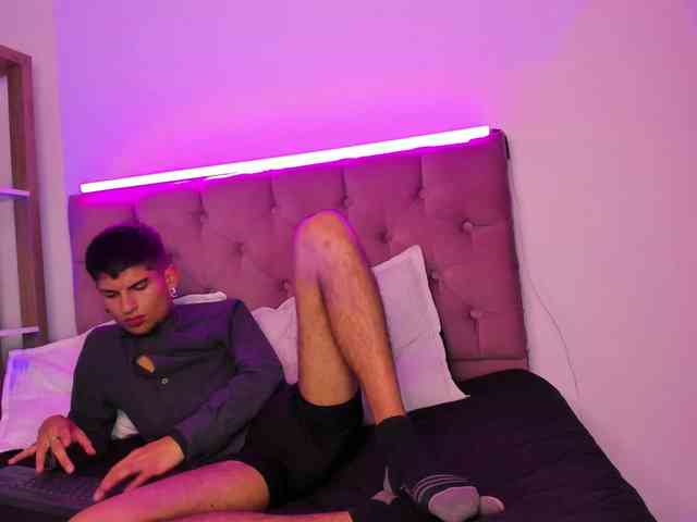 Brad-Kiing Live Webcam on BongaCams