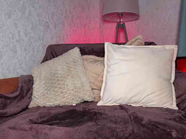 PinkFoxya Live Webcam on BongaCams