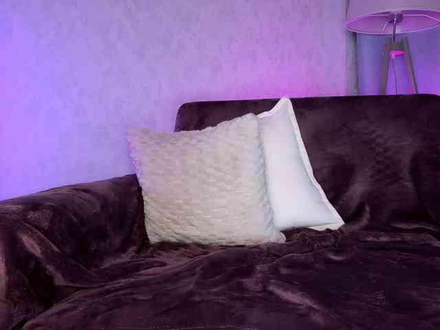 PinkFoxya Live Webcam on BongaCams